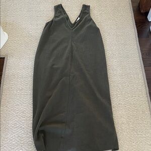 V neck maternity dress - excellent condition